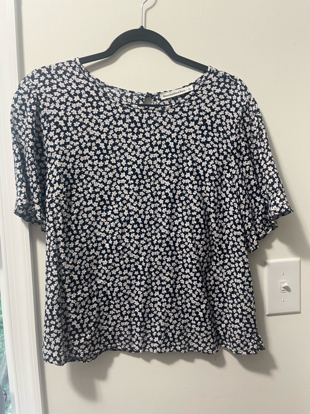 Abercrombie Navy Floral Short Sleeve Blouse Size Large